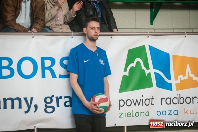 Zdjęcie w galerii na portalu naszraciborz.pl: Trwa VII edycja siatkarskiego Turnieju Zakładów Pracy i Służb Mudurowych o Puchar Prezydenta wiadomości z regionu