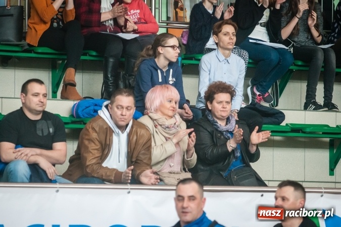 Zdjęcie w galerii na portalu naszraciborz.pl: Trwa VII edycja siatkarskiego Turnieju Zakładów Pracy i Służb Mudurowych o Puchar Prezydenta wiadomości z regionu