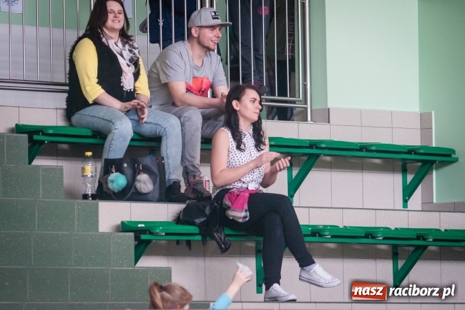 Zdjęcie w galerii na portalu naszraciborz.pl: Trwa VII edycja siatkarskiego Turnieju Zakładów Pracy i Służb Mudurowych o Puchar Prezydenta wiadomości z regionu