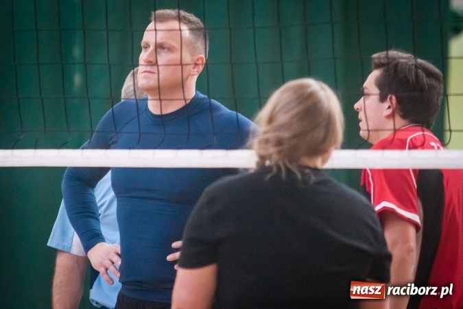 Zdjęcie w galerii na portalu naszraciborz.pl: Trwa VII edycja siatkarskiego Turnieju Zakładów Pracy i Służb Mudurowych o Puchar Prezydenta wiadomości z regionu