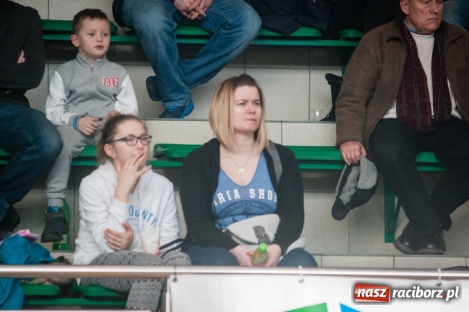 Zdjęcie w galerii na portalu naszraciborz.pl: Trwa VII edycja siatkarskiego Turnieju Zakładów Pracy i Służb Mudurowych o Puchar Prezydenta wiadomości z regionu