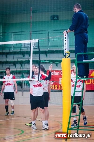 Zdjęcie w galerii na portalu naszraciborz.pl: Trwa VII edycja siatkarskiego Turnieju Zakładów Pracy i Służb Mudurowych o Puchar Prezydenta wiadomości z regionu