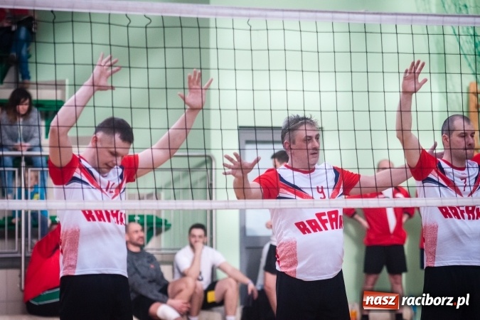 Zdjęcie w galerii na portalu naszraciborz.pl: Trwa VII edycja siatkarskiego Turnieju Zakładów Pracy i Służb Mudurowych o Puchar Prezydenta wiadomości z regionu