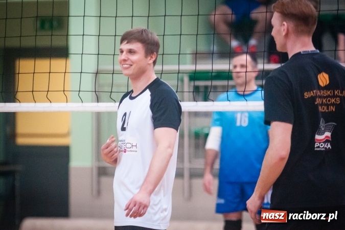 Zdjęcie w galerii na portalu naszraciborz.pl: Trwa VII edycja siatkarskiego Turnieju Zakładów Pracy i Służb Mudurowych o Puchar Prezydenta wiadomości z regionu