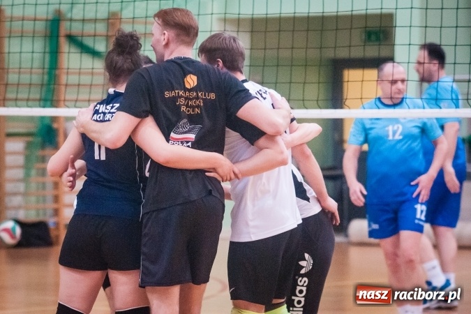 Zdjęcie w galerii na portalu naszraciborz.pl: Trwa VII edycja siatkarskiego Turnieju Zakładów Pracy i Służb Mudurowych o Puchar Prezydenta wiadomości z regionu
