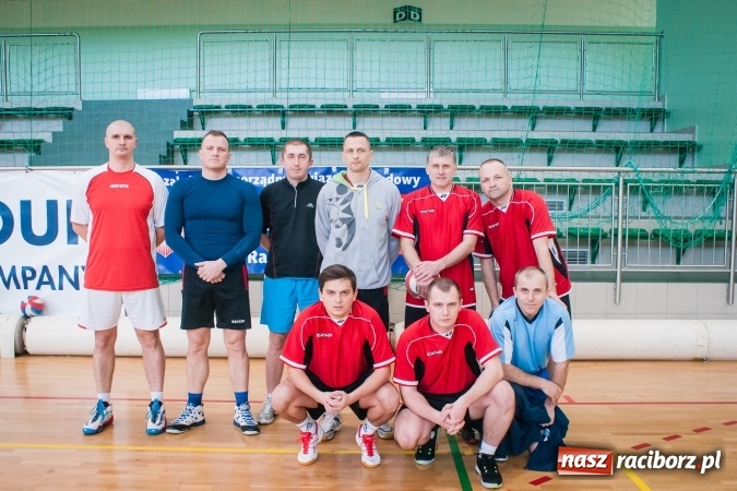 Zdjęcie w galerii na portalu naszraciborz.pl: Trwa VII edycja siatkarskiego Turnieju Zakładów Pracy i Służb Mudurowych o Puchar Prezydenta wiadomości z regionu