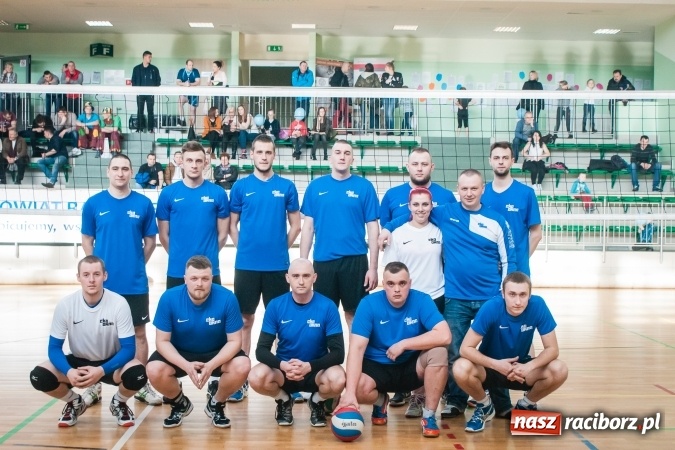 Zdjęcie w galerii na portalu naszraciborz.pl: Trwa VII edycja siatkarskiego Turnieju Zakładów Pracy i Służb Mudurowych o Puchar Prezydenta wiadomości z regionu
