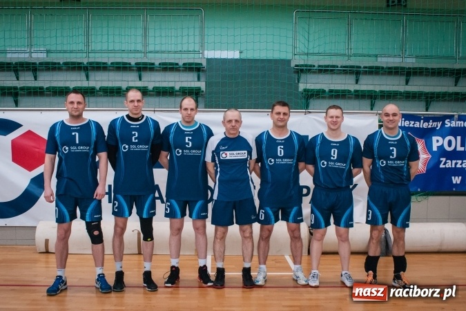 Zdjęcie w galerii na portalu naszraciborz.pl: Trwa VII edycja siatkarskiego Turnieju Zakładów Pracy i Służb Mudurowych o Puchar Prezydenta wiadomości z regionu