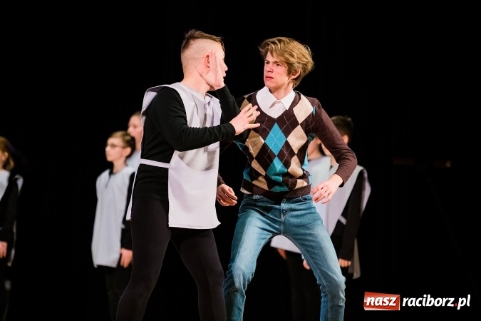 Zdjęcie w galerii na portalu naszraciborz.pl: Między światami, czyli spektakl Teatru Miodzio na scenie RCK wiadomości z regionu