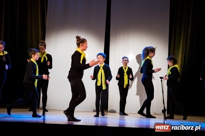 Zdjęcie w galerii na portalu naszraciborz.pl: Między światami, czyli spektakl Teatru Miodzio na scenie RCK wiadomości z regionu