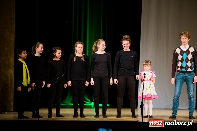 Zdjęcie w galerii na portalu naszraciborz.pl: Między światami, czyli spektakl Teatru Miodzio na scenie RCK wiadomości z regionu