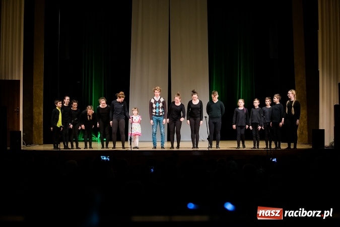 Zdjęcie w galerii na portalu naszraciborz.pl: Między światami, czyli spektakl Teatru Miodzio na scenie RCK wiadomości z regionu