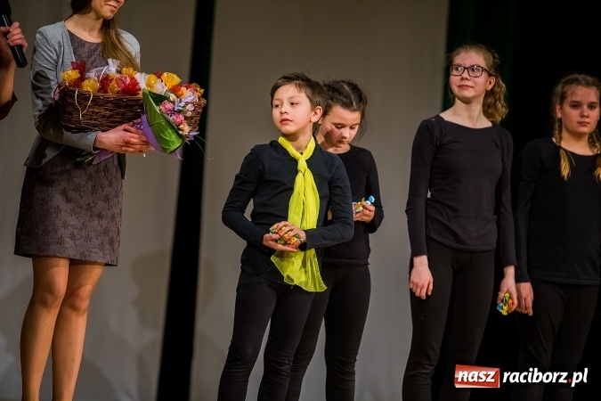 Zdjęcie w galerii na portalu naszraciborz.pl: Między światami, czyli spektakl Teatru Miodzio na scenie RCK wiadomości z regionu