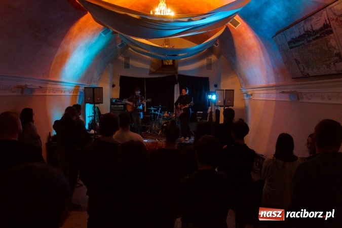 Zdjęcie w galerii na portalu naszraciborz.pl: Muzyka niezależna zabrzmiała na raciborskim zamku wiadomości z regionu