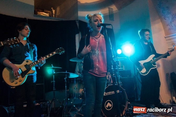 Zdjęcie w galerii na portalu naszraciborz.pl: Muzyka niezależna zabrzmiała na raciborskim zamku wiadomości z regionu