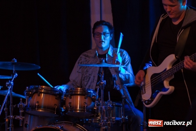 Zdjęcie w galerii na portalu naszraciborz.pl: Muzyka niezależna zabrzmiała na raciborskim zamku wiadomości z regionu