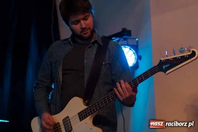 Zdjęcie w galerii na portalu naszraciborz.pl: Muzyka niezależna zabrzmiała na raciborskim zamku wiadomości z regionu