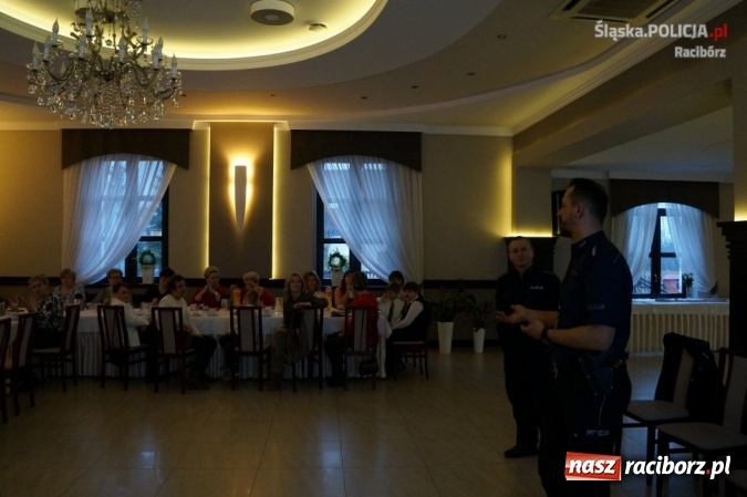 Zdjęcie w galerii na portalu naszraciborz.pl: Policjanci ostrzegali mieszkanki Rudyszwałdu wiadomości z regionu