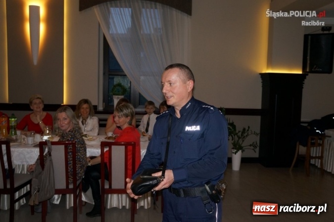 Zdjęcie w galerii na portalu naszraciborz.pl: Policjanci ostrzegali mieszkanki Rudyszwałdu wiadomości z regionu