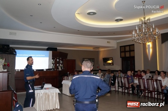 Zdjęcie w galerii na portalu naszraciborz.pl: Policjanci ostrzegali mieszkanki Rudyszwałdu wiadomości z regionu
