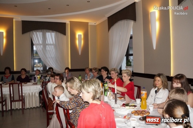 Zdjęcie w galerii na portalu naszraciborz.pl: Policjanci ostrzegali mieszkanki Rudyszwałdu wiadomości z regionu