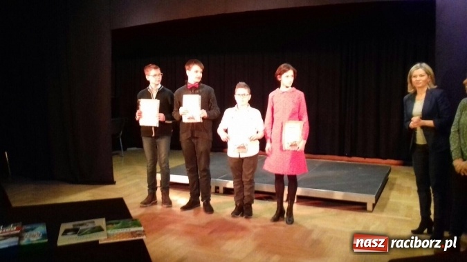 Zdjęcie w galerii na portalu naszraciborz.pl: Powiatowy Konkurs Recytatorski dla Młodzieży Szkół Podstawowych i Gimnazjów  wiadomości z regionu