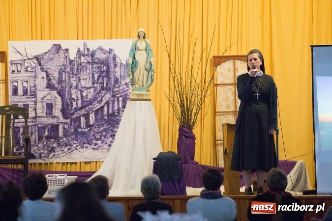 Zdjęcie w galerii na portalu naszraciborz.pl: Ziemia Krwi Męczęńskiej w klasztorze Annuntiata wiadomości z regionu