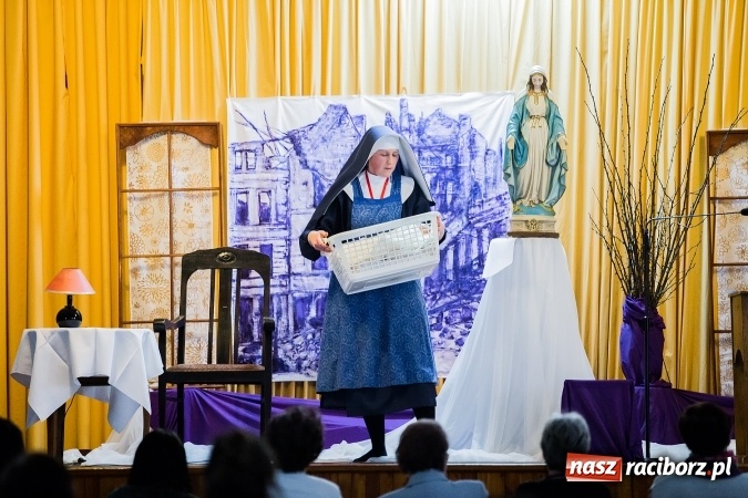 Zdjęcie w galerii na portalu naszraciborz.pl: Ziemia Krwi Męczęńskiej w klasztorze Annuntiata wiadomości z regionu