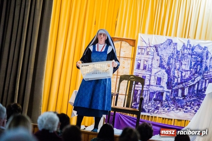 Zdjęcie w galerii na portalu naszraciborz.pl: Ziemia Krwi Męczęńskiej w klasztorze Annuntiata wiadomości z regionu