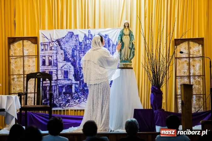 Zdjęcie w galerii na portalu naszraciborz.pl: Ziemia Krwi Męczęńskiej w klasztorze Annuntiata wiadomości z regionu