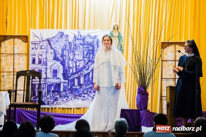 Zdjęcie w galerii na portalu naszraciborz.pl: Ziemia Krwi Męczęńskiej w klasztorze Annuntiata wiadomości z regionu