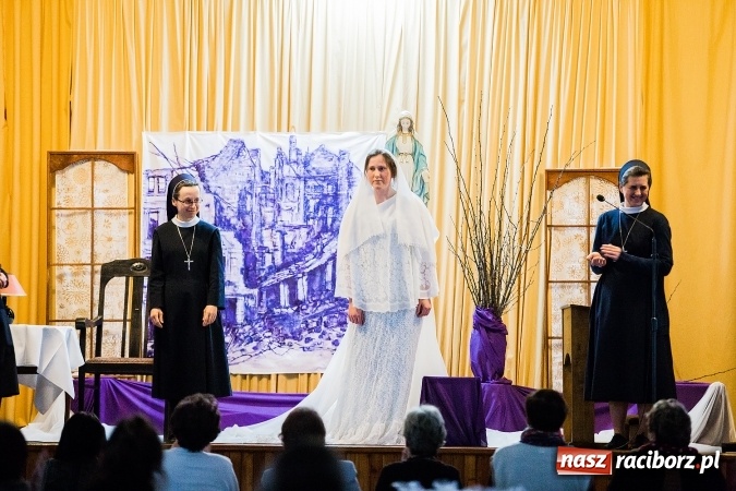 Zdjęcie w galerii na portalu naszraciborz.pl: Ziemia Krwi Męczęńskiej w klasztorze Annuntiata wiadomości z regionu