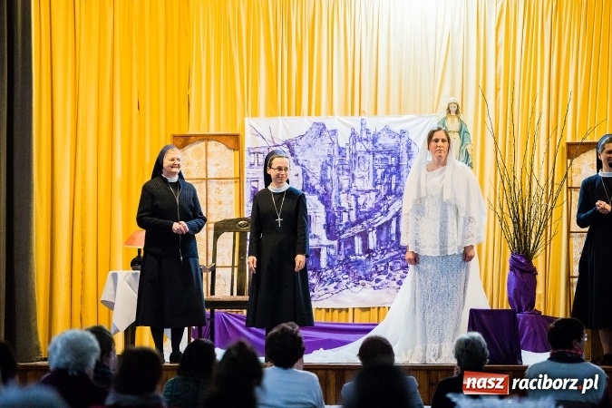 Zdjęcie w galerii na portalu naszraciborz.pl: Ziemia Krwi Męczęńskiej w klasztorze Annuntiata wiadomości z regionu