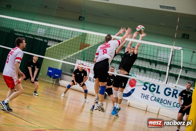 Zdjęcie w galerii na portalu naszraciborz.pl: Siatkarski Turniej Zakładów Pracy i Służb Mundurowych: Eko-Okna znów zwycięskie wiadomości z regionu