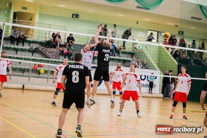 Zdjęcie w galerii na portalu naszraciborz.pl: Siatkarski Turniej Zakładów Pracy i Służb Mundurowych: Eko-Okna znów zwycięskie wiadomości z regionu