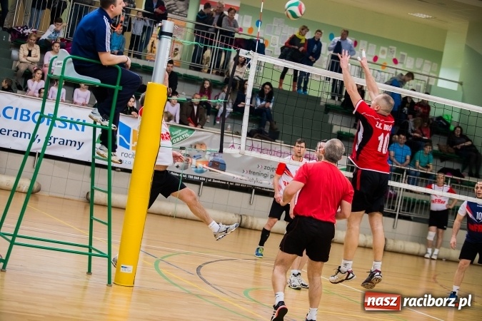 Zdjęcie w galerii na portalu naszraciborz.pl: Siatkarski Turniej Zakładów Pracy i Służb Mundurowych: Eko-Okna znów zwycięskie wiadomości z regionu