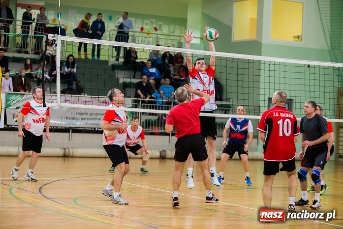 Zdjęcie w galerii na portalu naszraciborz.pl: Siatkarski Turniej Zakładów Pracy i Służb Mundurowych: Eko-Okna znów zwycięskie wiadomości z regionu