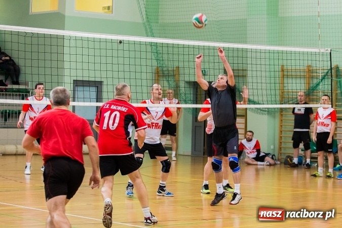 Zdjęcie w galerii na portalu naszraciborz.pl: Siatkarski Turniej Zakładów Pracy i Służb Mundurowych: Eko-Okna znów zwycięskie wiadomości z regionu