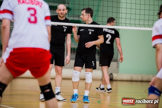 Zdjęcie w galerii na portalu naszraciborz.pl: Siatkarski Turniej Zakładów Pracy i Służb Mundurowych: Eko-Okna znów zwycięskie wiadomości z regionu