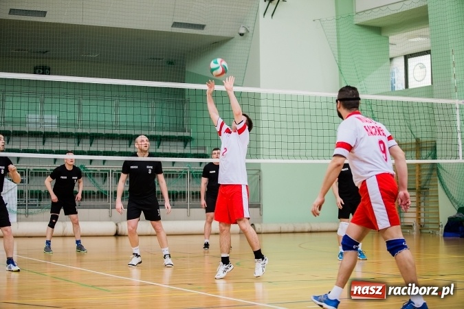 Zdjęcie w galerii na portalu naszraciborz.pl: Siatkarski Turniej Zakładów Pracy i Służb Mundurowych: Eko-Okna znów zwycięskie wiadomości z regionu