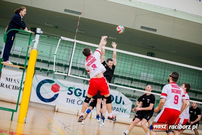Zdjęcie w galerii na portalu naszraciborz.pl: Siatkarski Turniej Zakładów Pracy i Służb Mundurowych: Eko-Okna znów zwycięskie wiadomości z regionu