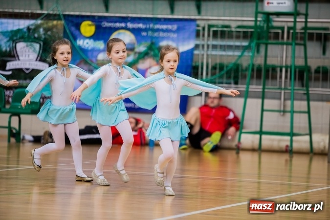 Zdjęcie w galerii na portalu naszraciborz.pl: Siatkarski Turniej Zakładów Pracy i Służb Mundurowych: Eko-Okna znów zwycięskie wiadomości z regionu