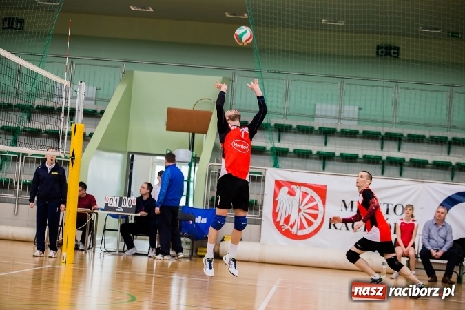 Zdjęcie w galerii na portalu naszraciborz.pl: Siatkarski Turniej Zakładów Pracy i Służb Mundurowych: Eko-Okna znów zwycięskie wiadomości z regionu