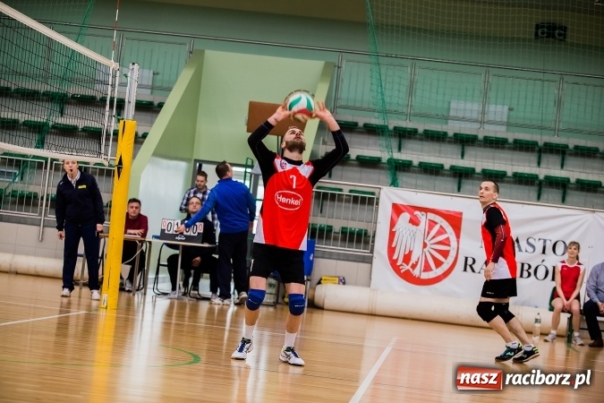 Zdjęcie w galerii na portalu naszraciborz.pl: Siatkarski Turniej Zakładów Pracy i Służb Mundurowych: Eko-Okna znów zwycięskie wiadomości z regionu