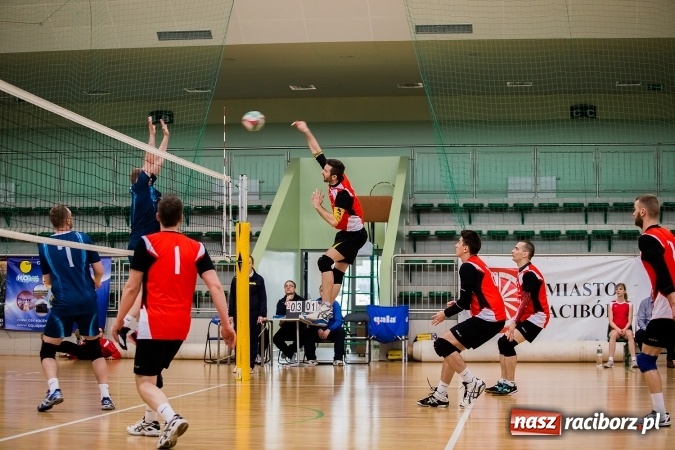 Zdjęcie w galerii na portalu naszraciborz.pl: Siatkarski Turniej Zakładów Pracy i Służb Mundurowych: Eko-Okna znów zwycięskie wiadomości z regionu