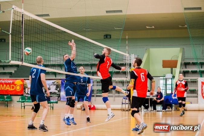 Zdjęcie w galerii na portalu naszraciborz.pl: Siatkarski Turniej Zakładów Pracy i Służb Mundurowych: Eko-Okna znów zwycięskie wiadomości z regionu