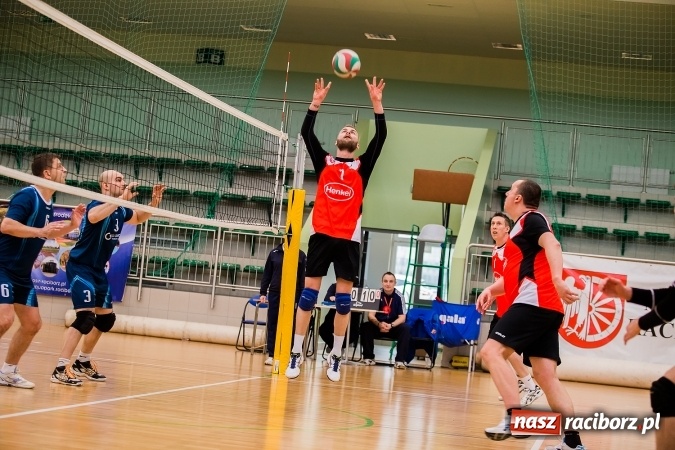 Zdjęcie w galerii na portalu naszraciborz.pl: Siatkarski Turniej Zakładów Pracy i Służb Mundurowych: Eko-Okna znów zwycięskie wiadomości z regionu