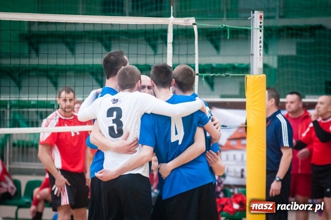 Zdjęcie w galerii na portalu naszraciborz.pl: Siatkarski Turniej Zakładów Pracy i Służb Mundurowych: Eko-Okna znów zwycięskie wiadomości z regionu