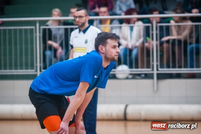 Zdjęcie w galerii na portalu naszraciborz.pl: Siatkarski Turniej Zakładów Pracy i Służb Mundurowych: Eko-Okna znów zwycięskie wiadomości z regionu