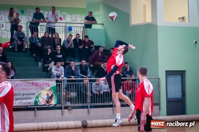 Zdjęcie w galerii na portalu naszraciborz.pl: Siatkarski Turniej Zakładów Pracy i Służb Mundurowych: Eko-Okna znów zwycięskie wiadomości z regionu